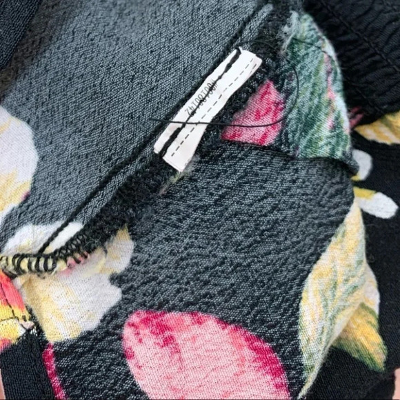 Forever 21 Floral Print Top Blouse Tie Shoulder Strap Cropped Black Size Medium - Picture 12 of 16